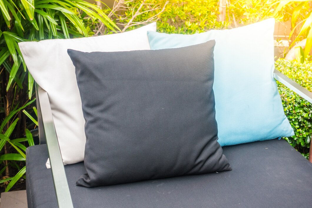 Jak wybrać idealne poduszki i poszewki do mebli ogrodowych – praktyczny przewodnik